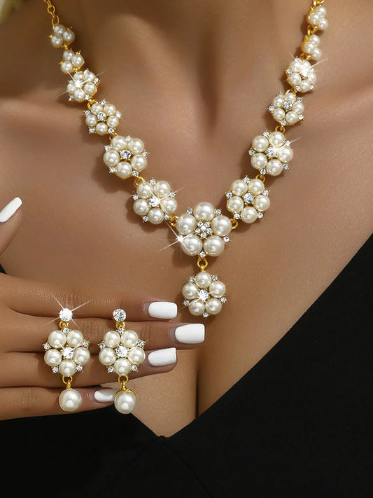 Charming Floral Pearl Necklace Set