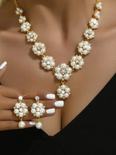 Charming Floral Pearl Necklace Set