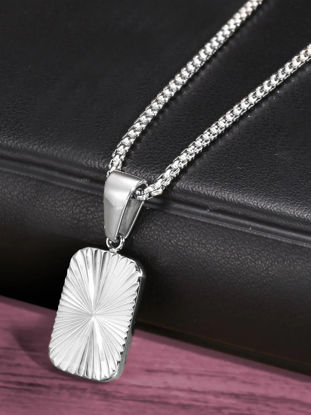Pendant with Box Chain – Sleek & Durable Styles | Peora
