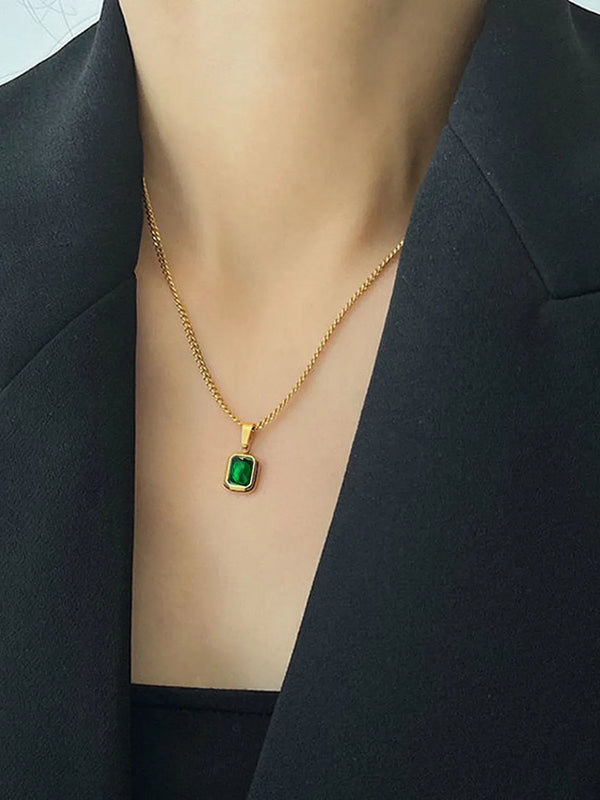 Peora Elegant Gold Emerald Pendant Necklace