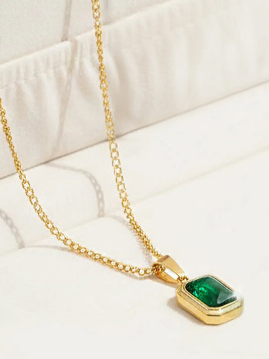 Peora Elegant Gold Emerald Pendant Necklace