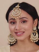 Royal Radiance Kundan Pearl Maangtikka Earring Set - White