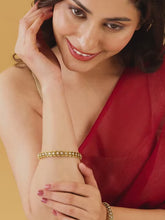 Stylish Zig-Zag Engraved Bangles