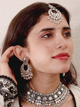 Brilliant Radiant Embrace Necklace Set