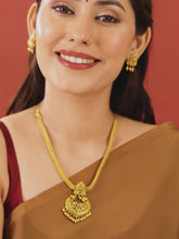 Ornate Floral Filigree Necklace Set